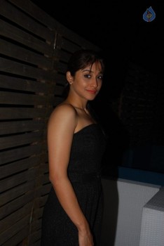 Regina Cassandra Photos - 17 of 18