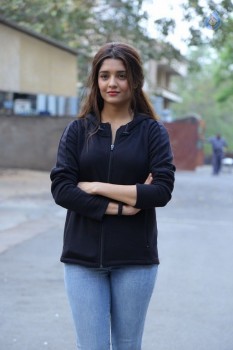 Ritika Singh New Gallery - 14 of 37