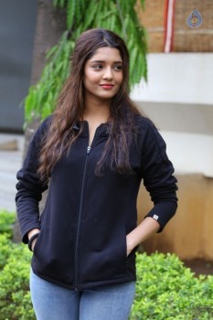 Ritika Singh New Gallery - 19 of 37