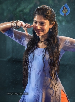  Sai Pallavi in Love Story - 1 of 2