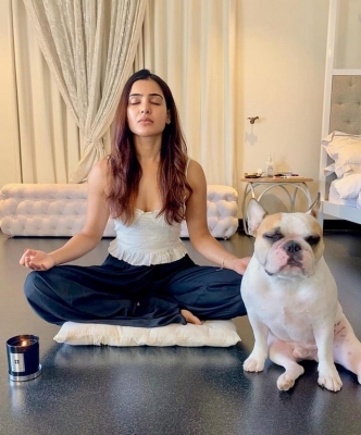 Samantha Akkineni Yoga Pics - 1 of 2