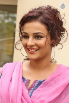 Seerat Kapoor Photos - 18 of 42