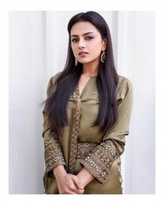 Shraddha Srinath Photos - 2 of 12