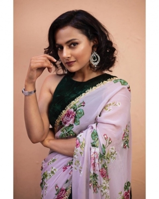 Shraddha Srinath Photos - 5 of 12