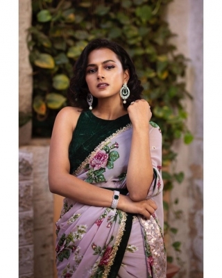 Shraddha Srinath Photos - 6 of 12