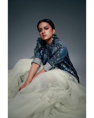 Shraddha Srinath Photos - 8 of 12