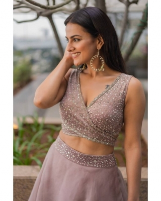 Shraddha Srinath Photos - 1 of 17