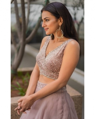 Shraddha Srinath Photos - 3 of 17