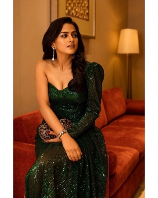 Shraddha Srinath Photos - 8 of 17