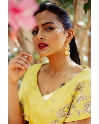 Shraddha Srinath Photos - 9 of 17