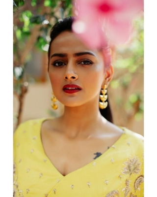 Shraddha Srinath Photos - 11 of 17