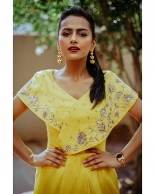 Shraddha Srinath Photos - 14 of 17