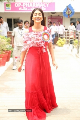 Shriya Saran Images - 7 of 15