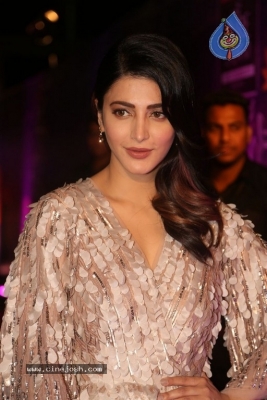 Shruti Haasan at Zee Apsara Awards - 4 of 42