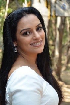 Shweta Menon New photos - 17 of 29