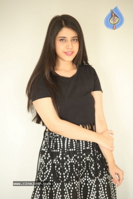 Simran Pareenja New Pics - 7 of 18