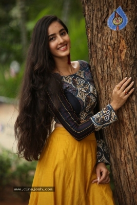 Simrat Kaur Photos - 6 of 21