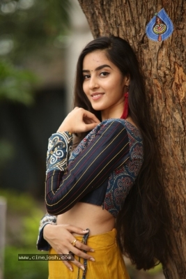 Simrat Kaur Photos - 12 of 21