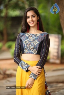 Simrat Kaur Photos - 15 of 21