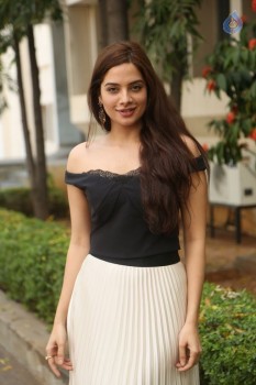 Tanya Hope Photos - 26 of 59