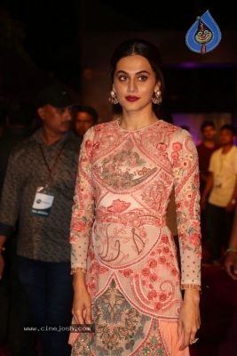 Tapsee At Zee Apsara Awards - 1 of 21