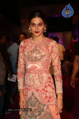 Tapsee At Zee Apsara Awards - 20 of 21