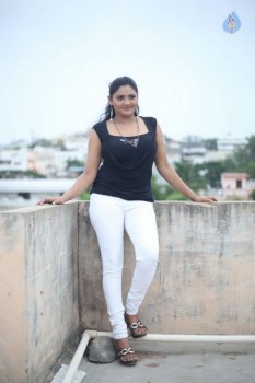 Vasavi Reddy New Photos - 11 of 15