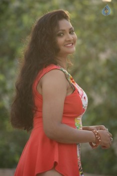 Vasavi Reddy New Photos - 13 of 15