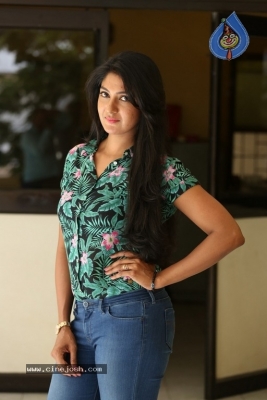 Yagna Shetty Photos - 3 of 21