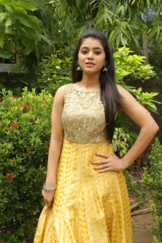 Yamini Bhaskar New Gallery - 5 of 21