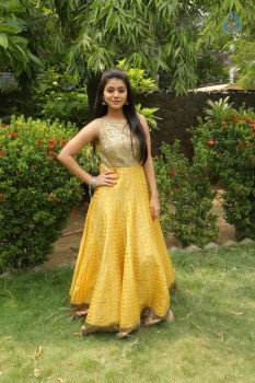 Yamini Bhaskar New Gallery - 12 of 21
