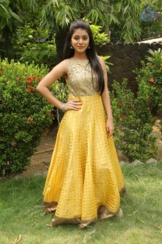 Yamini Bhaskar New Gallery - 14 of 21
