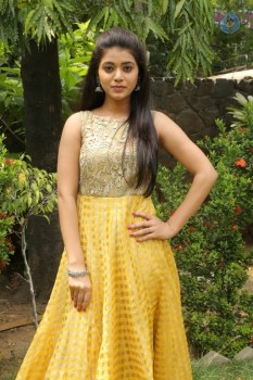 Yamini Bhaskar New Gallery - 17 of 21