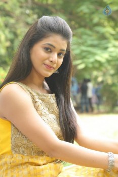 Yamini Bhaskar New Gallery - 18 of 21