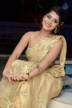 Yamini Bhasker New Pics - 8 of 33