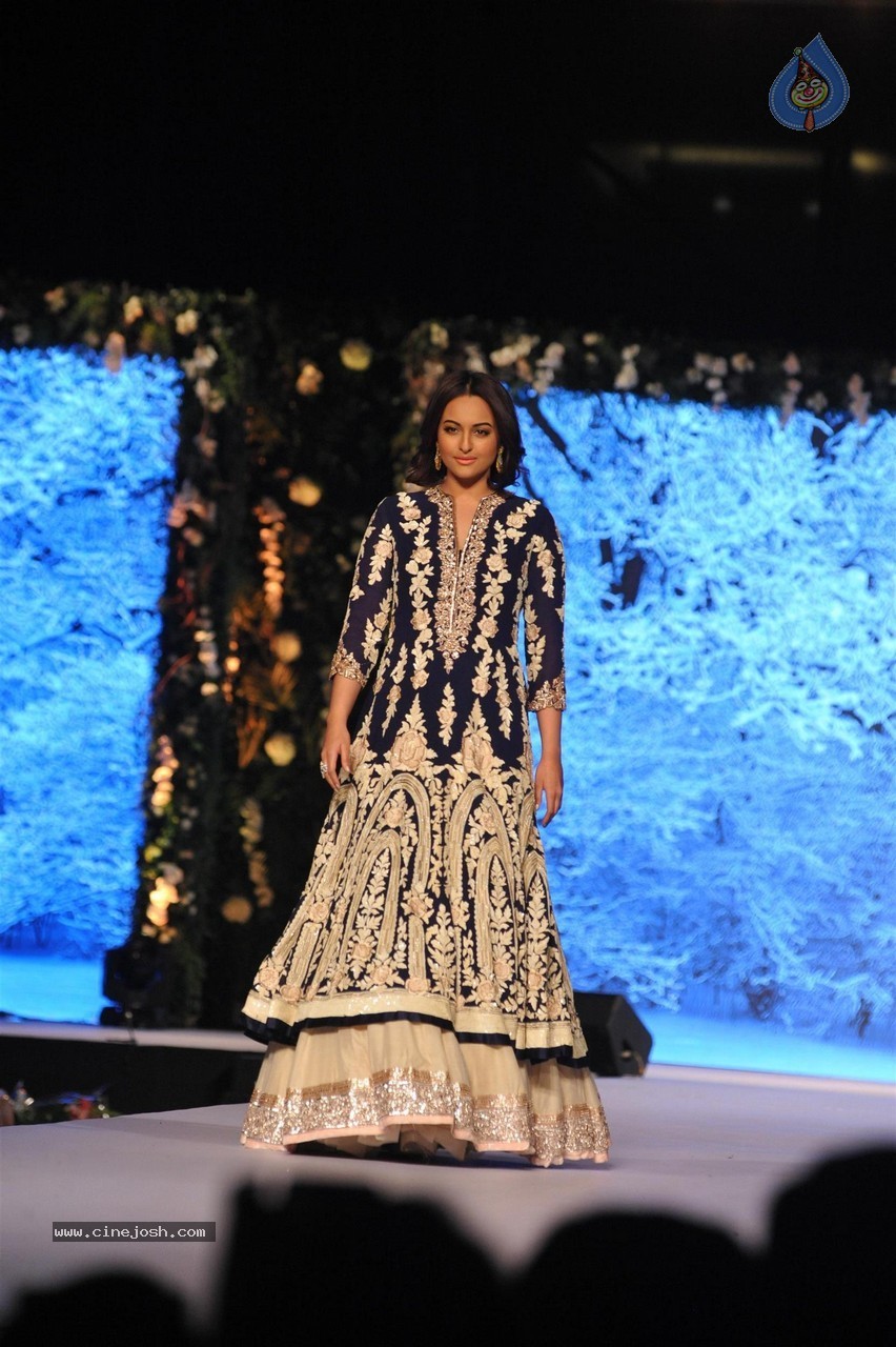 10th Annual Caring with Style Fashion Show - 21 / 141 photos