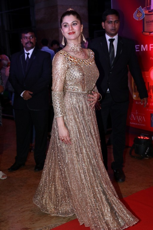 12th Gemfields Retail Jeweller India Awards - 19 / 42 photos