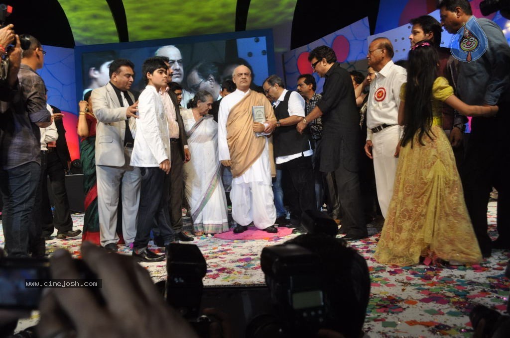 143rd Dadasaheb Phalke Academy Awards 2012 - 38 / 51 photos