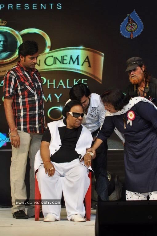 143rd Dadasaheb Phalke Academy Awards 2012 - 41 / 51 photos