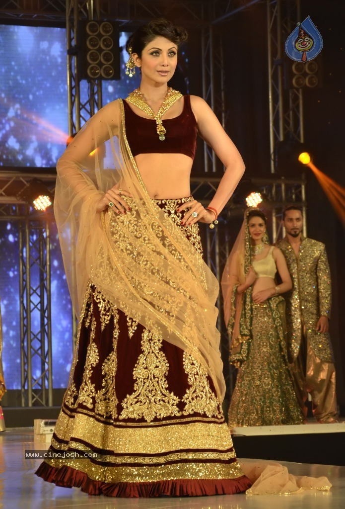 1st India Bullion Jewellery Awards 2013 n Fashion Show - 6 / 78 photos