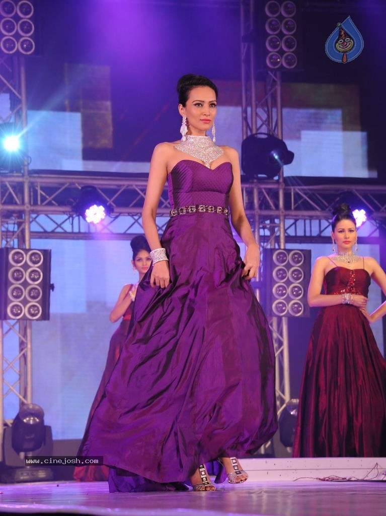 1st India Bullion Jewellery Awards 2013 n Fashion Show - 24 / 78 photos