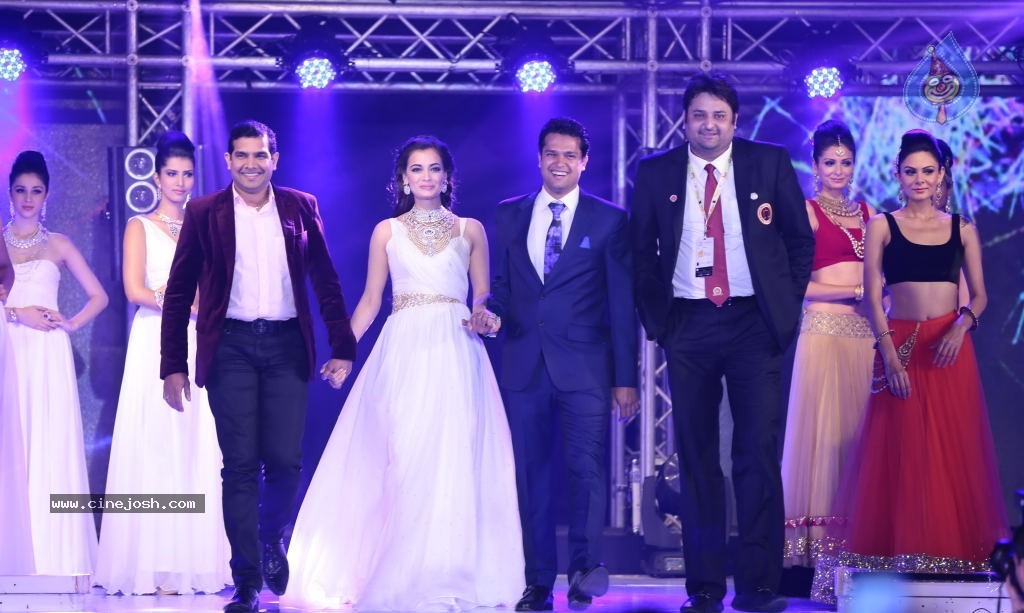 1st India Bullion Jewellery Awards 2013 n Fashion Show - 30 / 78 photos