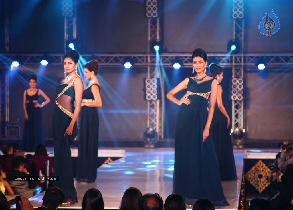 1st India Bullion Jewellery Awards 2013 n Fashion Show - 32 / 78 photos