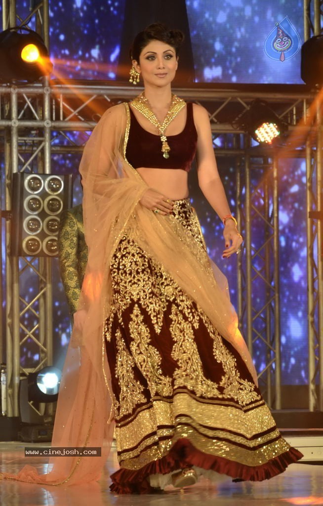 1st India Bullion Jewellery Awards 2013 n Fashion Show - 55 / 78 photos