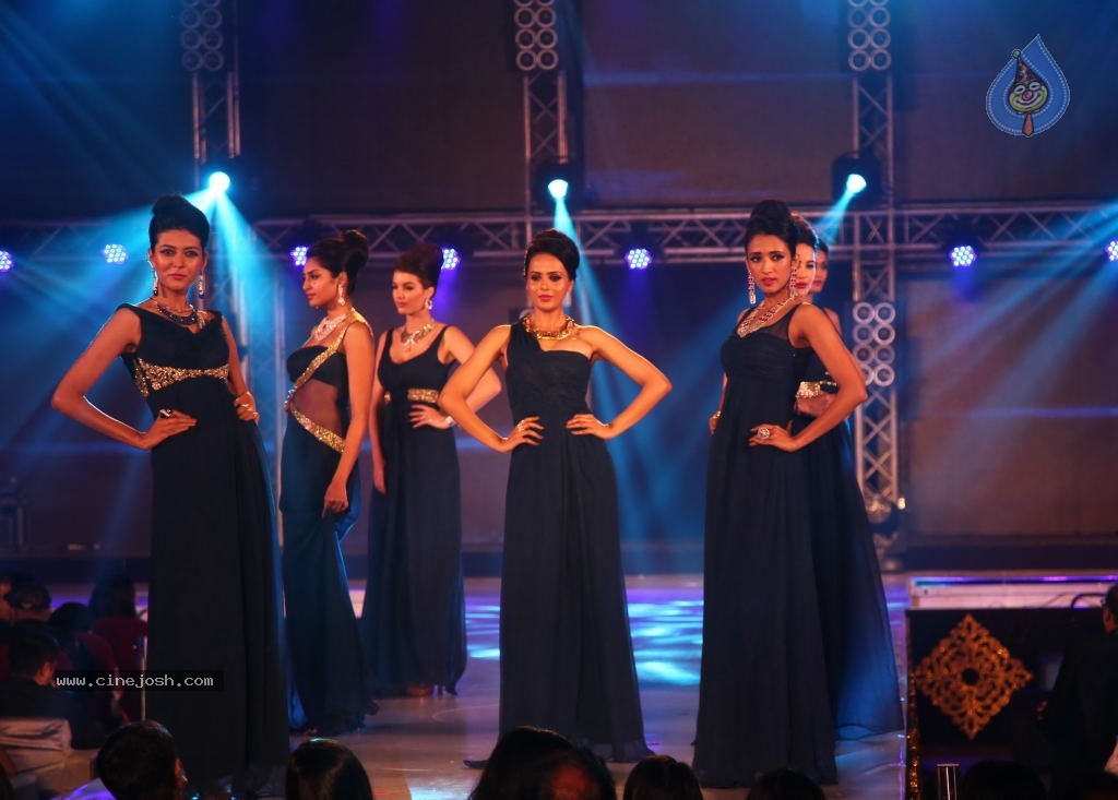 1st India Bullion Jewellery Awards 2013 n Fashion Show - 57 / 78 photos