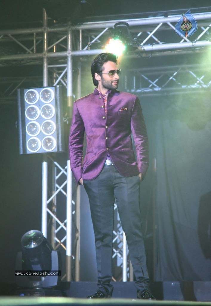 1st India Bullion Jewellery Awards 2013 n Fashion Show - 70 / 78 photos