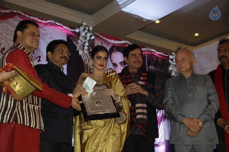 3rd National Yash Chopra Memorial Award Presentation - 48 / 84 photos