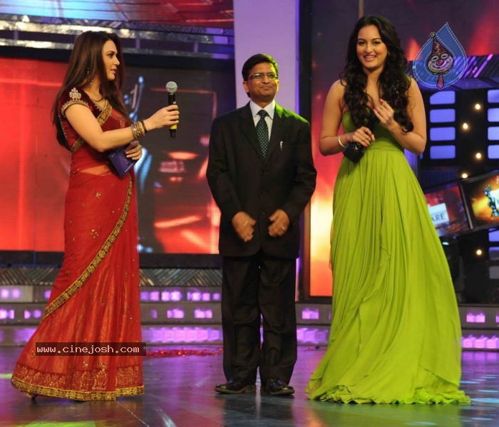 56th Idea Filmfare Awards 2010 - 123 / 266 photos