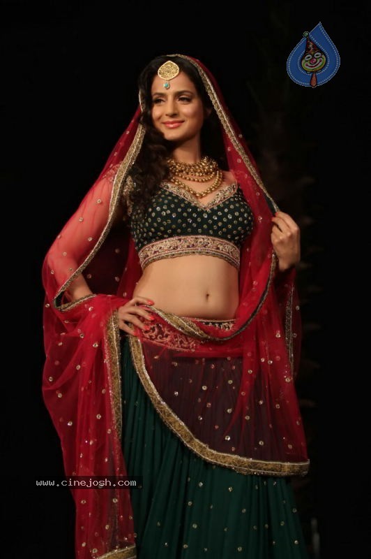 Aamby Valley India Bridal Week Day 1 All Shows  - 25 / 90 photos