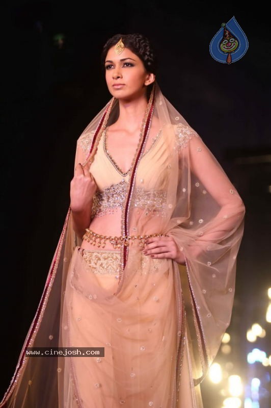Aamby Valley India Bridal Week Day 1 All Shows  - 49 / 90 photos